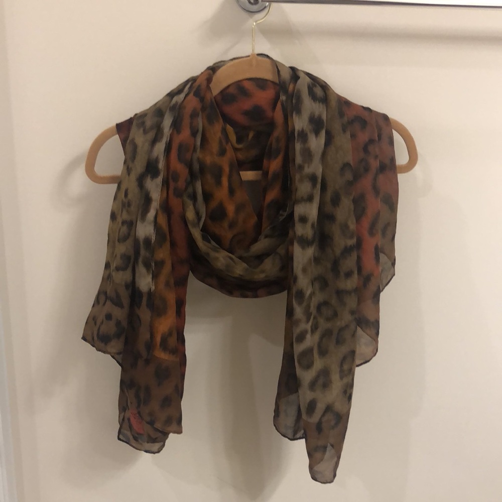 Chico’s Anniversary ombré animal print scarf/wrap - Picture 7 of 9